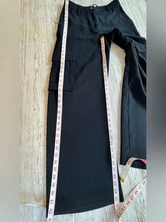 Wilfred by Aritzia Wide Leg Cargo Utility Pants in Black size 8 - Picture 7 of 10